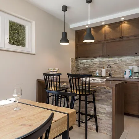 Awesome In With House Sea View
