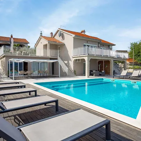 Awesome In With House Sea View Holiday home