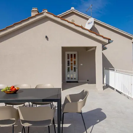 Holiday home Awesome In With House Sea View