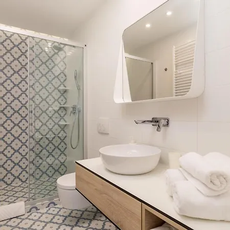 Awesome In With House Sea View Holiday home *