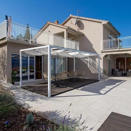 Holiday home Awesome In With House Sea View