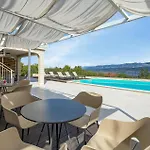 Gorgeous In Holiday home *