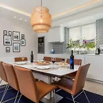 Gorgeous In Holiday home *